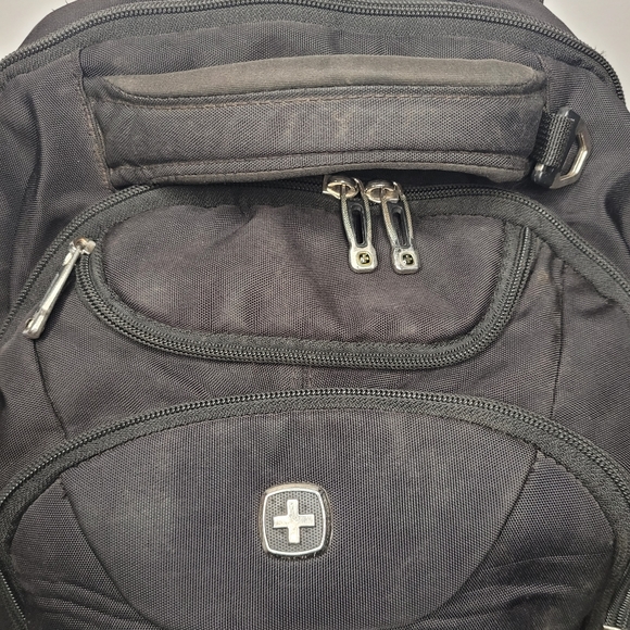 Swiss Gear Airflow Black Laptop Tablet Backpack Black - Picture 2 of 8